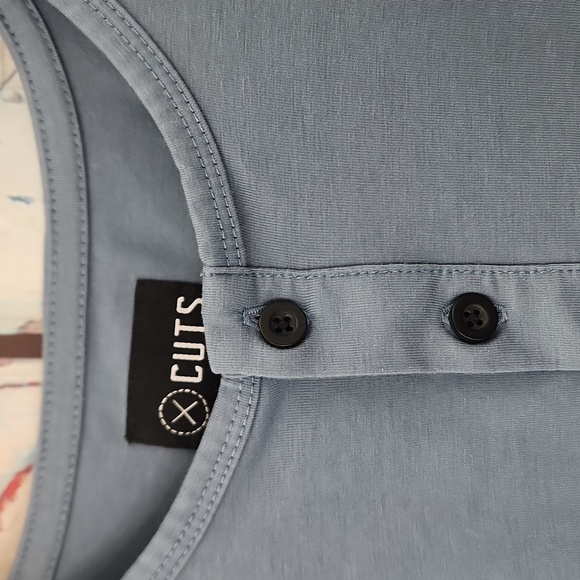 Cuts Henley Curve Hem T Shirt - Picture 3 of 7